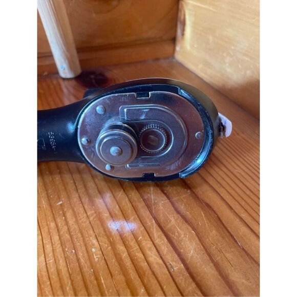 Tupperware Can Opener Ergonomic Smooth Edge - Picture 2 of 4